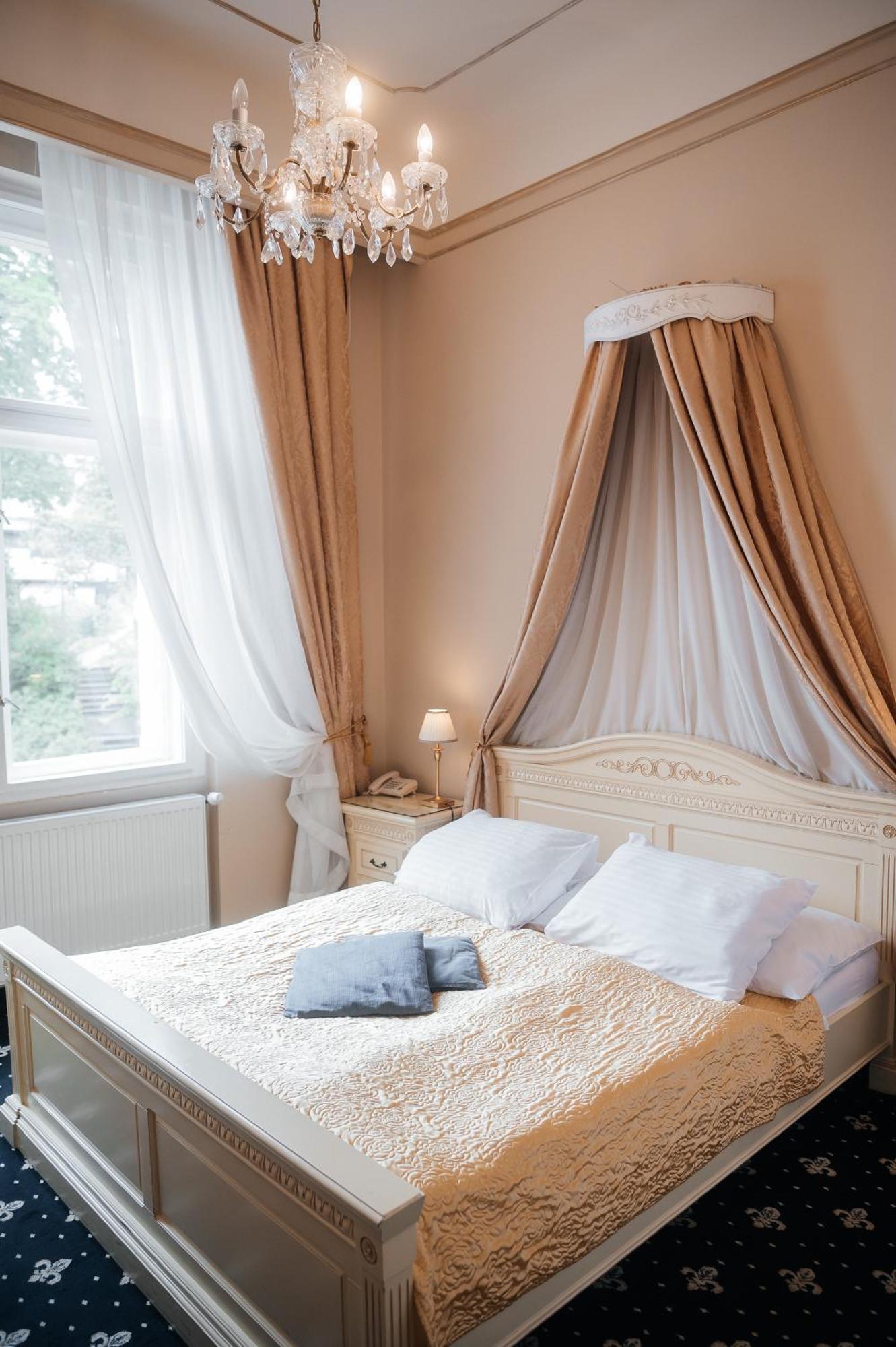 Alisa Hotel Karlovy Vary Kültér fotó