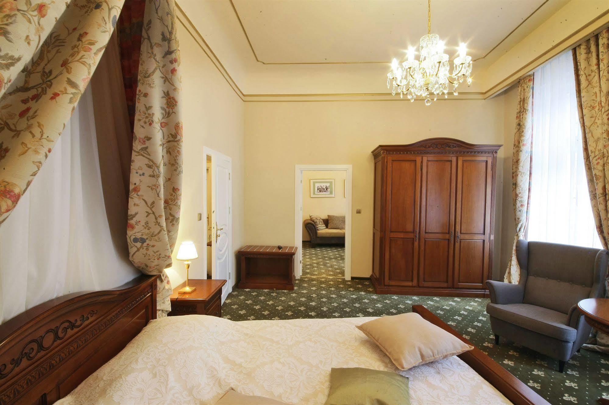Alisa Hotel Karlovy Vary Kültér fotó
